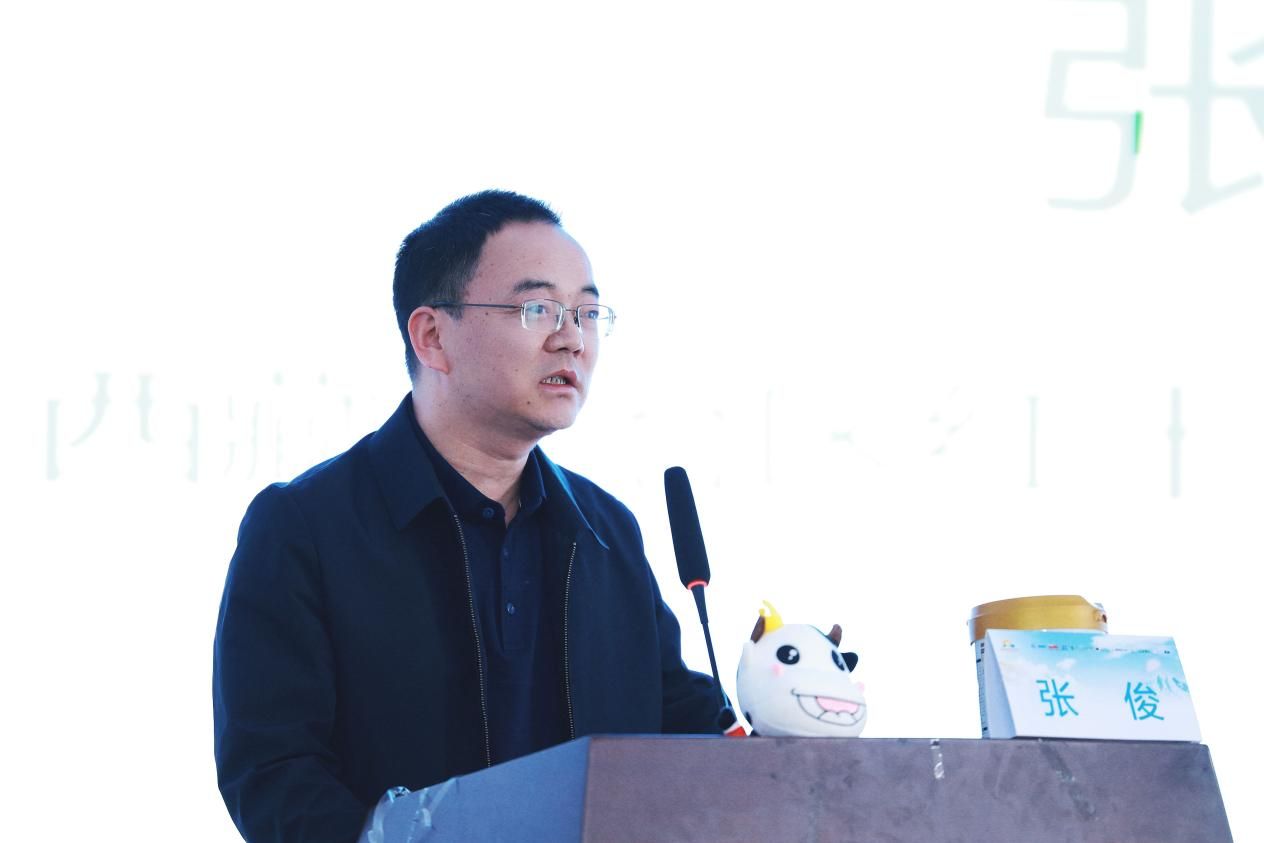 11-西藏自治区红十字会党组成员、副会长张俊致辞。